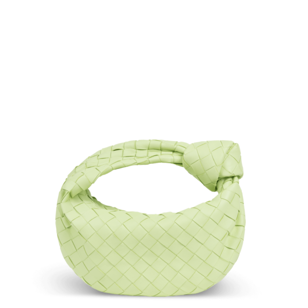 Kleine hellgrüne Ledertasche der Marke Bottega Veneta mit Knotendesign im Griff.