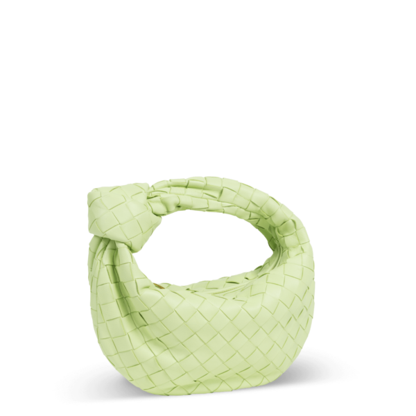 Kleine hellgrüne Ledertasche der Marke Bottega Veneta mit Knotendesign im Griff.