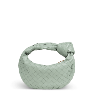 Pastellgrüne Ledertasche der Marke Bottega Veneta mit Knotendesign im Griff.