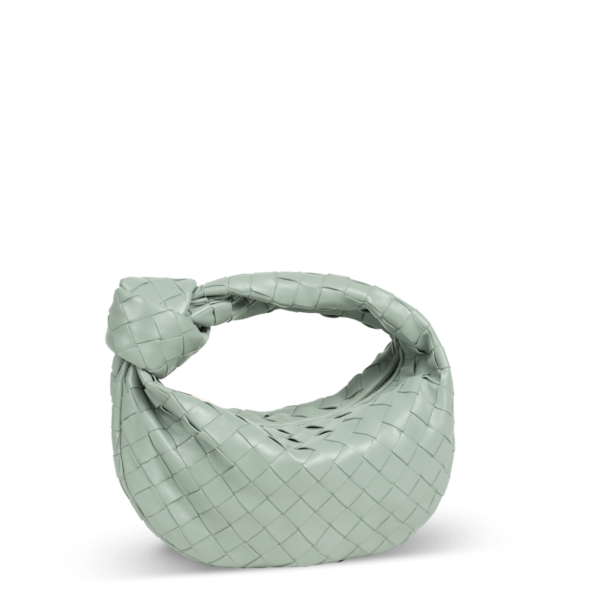 Pastellgrüne Ledertasche der Marke Bottega Veneta mit Knotendesign im Griff.