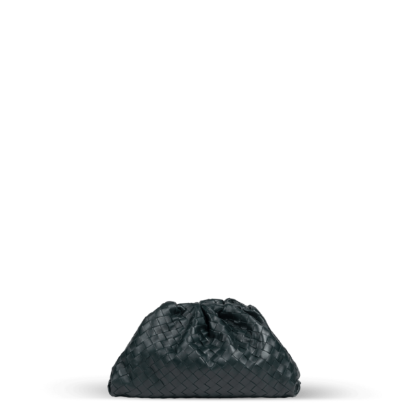 Eine dunkelgrüne Clutch-Tasche der Marke Bottega Veneta im Webmuster Design.