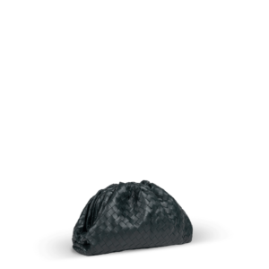 Eine dunkelgrüne Clutch-Tasche der Marke Bottega Veneta im Webmuster Design.