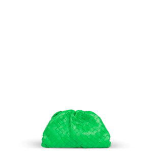 Eine grüne Clutch-Tasche der Marke Bottega Veneta im Webmuster Design.