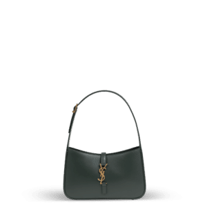 Eine kleine Schultertasche aus dunkelgrünem Leder und goldener Hardware der Marke Saint Laurent.